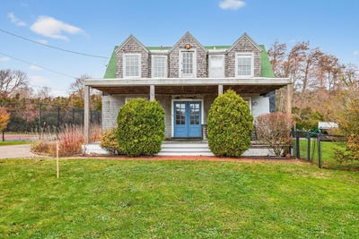 /international/us/9-hedge-lane-falmouth-ma-110107653903/