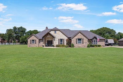 /international/us/577-hidden-lakes-boulevard-gunter-tx-110100997573/