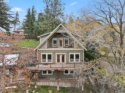 /international/us/608-columbia-ave-lyle-wa-110105636674/