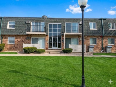 /international/us/9954-s-84th-terrace-palos-hills-il-110107926700/