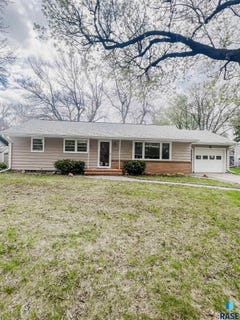 /international/us/1009-n-elmwood-ave-luverne-mn-110107998928/