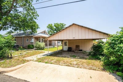 /international/us/201-e-highway-st-fredericksburg-tx-110108341478/