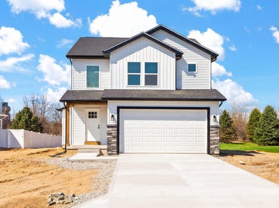 /international/us/2004-green-acres-drive-adrian-mi-110106375784/