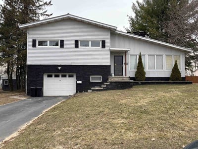 /international/us/12-claremont-ave-massena-ny-110106932809/