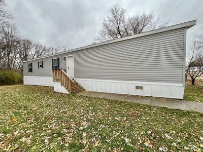 /international/us/3701-2nd-st-coralville-ia-110105974237/
