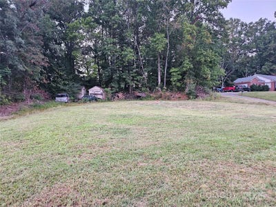 /international/us/891-court-street-e-marion-nc-110103167475/