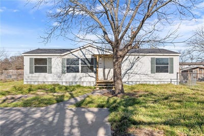 /international/us/1615-crockett-street-bellmead-tx-110098982185/