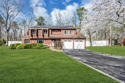 /international/us/7-hastings-drive-ridge-ny-110107340754/