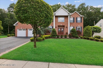 /international/us/70-crescent-court-morganville-nj-110101219833/