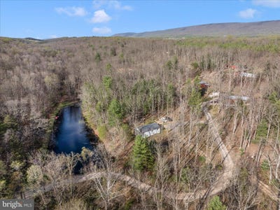 /international/us/371-oak-hill-road-berkeley-springs-wv-110107381730/