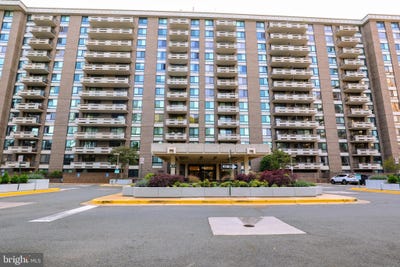 /international/us/1808-old-meadow-road-mclean-va-110108125462/
