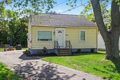 /international/us/1164-center-street-muskegon-mi-110108469250/