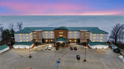 /international/us/4699-lake-rd-geneva-on-the-lake-oh-110104782897/