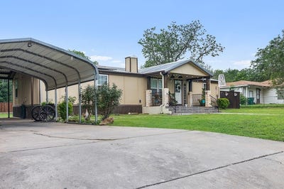 /international/us/857-east-guadalupe-street-la-grange-tx-110107753955/
