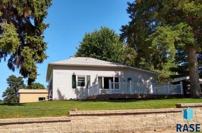 /international/us/112-n-main-ave-garretson-sd-110107553525/