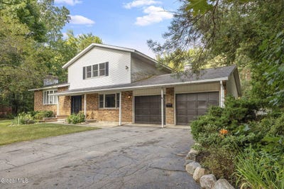 /international/us/23-sunset-drive-queensbury-ny-110119486842/