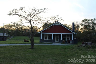 /international/us/300-banner-farm-road-mills-river-nc-110107357423/