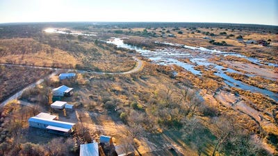 /international/us/105-elmer-rd-llano-tx-110097046634/