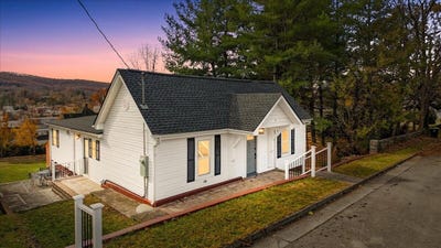 /international/us/118-ne-6th-st-ne-pulaski-va-110103377318/