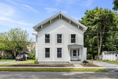 /international/us/33-maple-street-hudson-falls-ny-110101056120/