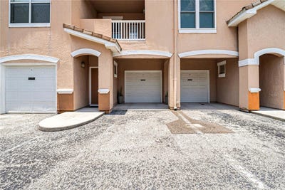 /international/us/17996-villa-creek-drive-tampa-fl-110100206909/