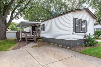 /international/us/3285-meadow-drive-park-city-il-110102625605/