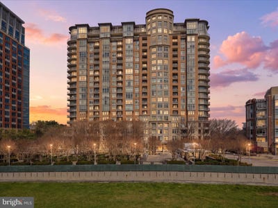 /international/us/8220-crestwood-heights-drive-mclean-va-110108907842/