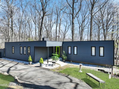 /international/us/19-w-parkway-place-holmdel-nj-110107349530/