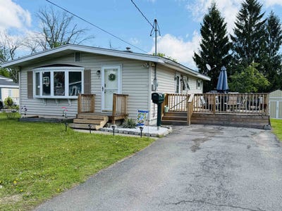 /international/us/7-marie-st-massena-ny-110108543786/