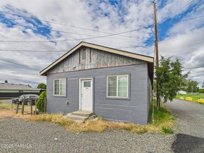 /international/us/304-s-naches-ave-wapato-wa-110099490329/