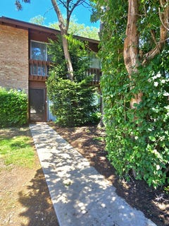 /international/us/5921-meadow-drive-lisle-il-110109052924/