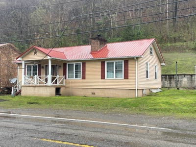 /international/us/5201-midland-trail-mount-carbon-wv-110106537954/