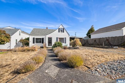 /international/us/1227-e-4th-street-port-angeles-wa-110110366490/