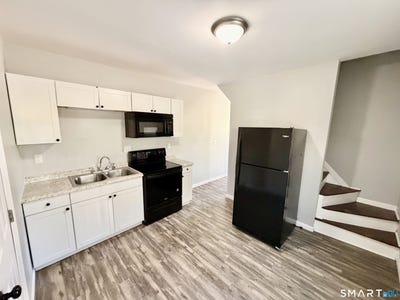 /international/us/151-w-center-street-southington-ct-110107629082/