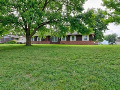 /international/us/736-park-ln-moundridge-ks-110108549793/