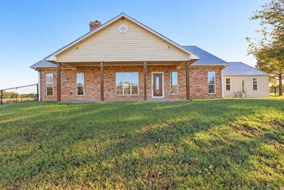 /international/us/898-farm-road-1700-clarksville-tx-110120413882/