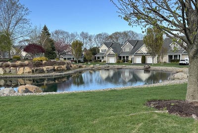 /international/us/156-stoneleigh-dr-riverhead-ny-110107658499/