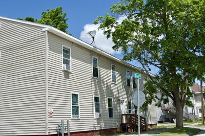/international/us/2-oak-street-auburn-me-110108500988/