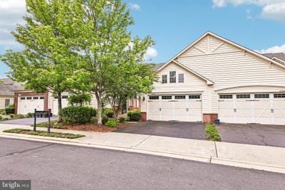 /international/us/44360-sunset-maple-drive-ashburn-va-110107982072/