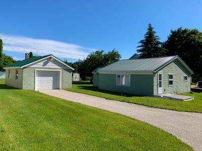 /international/us/179-w-elliott-st-st-ignace-mi-110107749338/