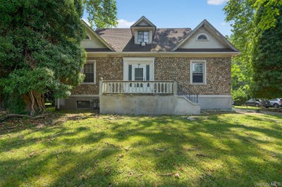 /international/us/36-seven-lakes-drive-sloatsburg-ny-110108683216/