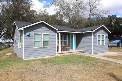 /international/us/125-lakewood-drive-mathis-tx-110105882261/