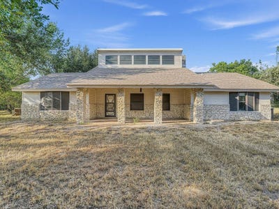 /international/us/1650-county-road-421-taylor-tx-110109775682/
