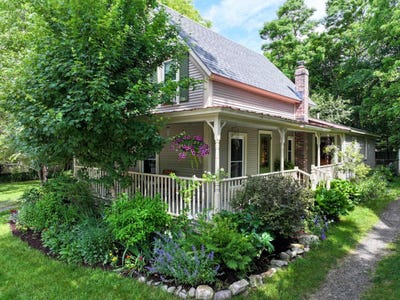 /international/us/385-east-main-street-middlebury-vt-110100379917/