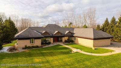 /international/us/109-daggertail-lane-okemos-mi-110096124204/