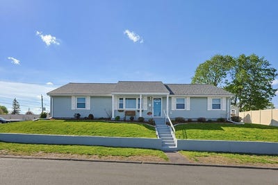 /international/us/2-theresa-rd-stoneham-ma-110108344349/