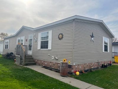 /international/us/17154-crosbydale-st-macomb-mi-110095394007/