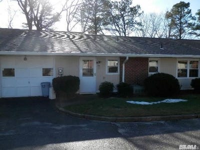 /international/us/114-exmore-court-ridge-ny-110108795138/
