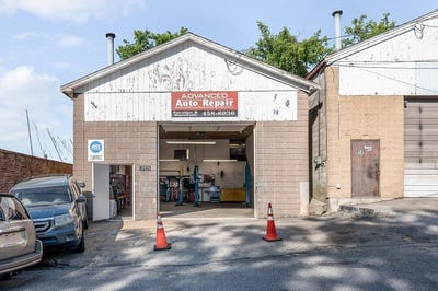 /international/us/12-carlton-street-lowell-ma-110108637747/