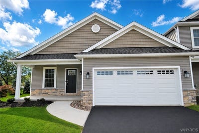 /international/us/36-essex-woods-lane-buffalo-ny-110107786650/